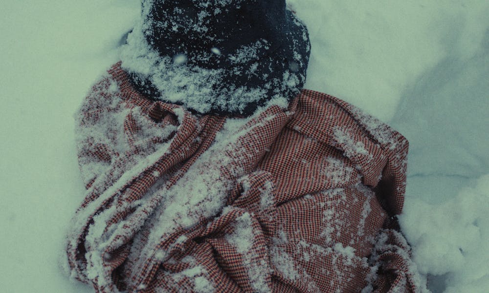 A hat and a scarf in the snow .pexels